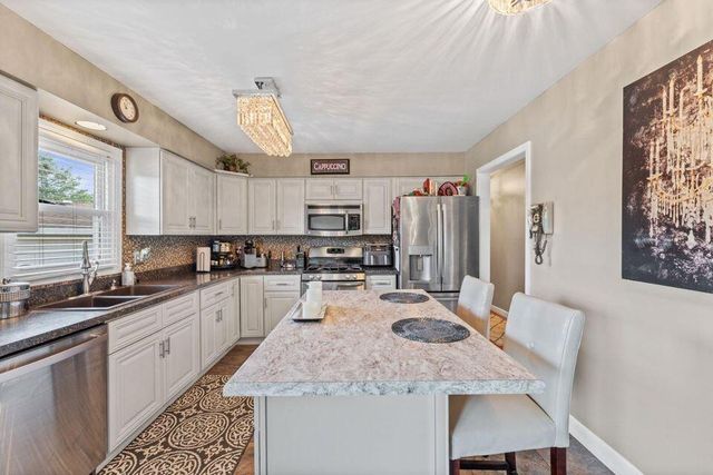 1235 Woodhollow Court, Schererville, IN 46375