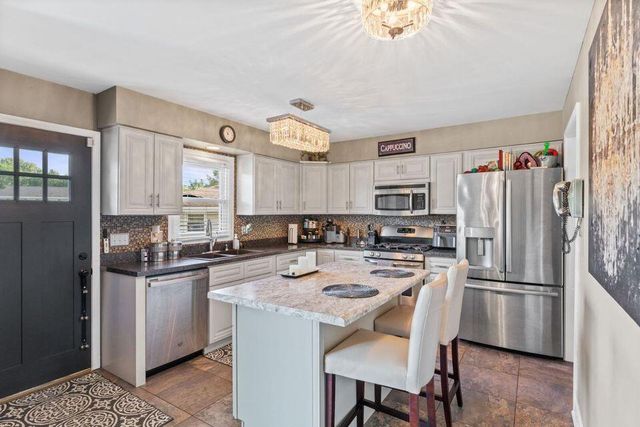 1235 Woodhollow Court, Schererville, IN 46375