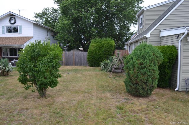 516 Long Beach Road, Island Park, NY 11558