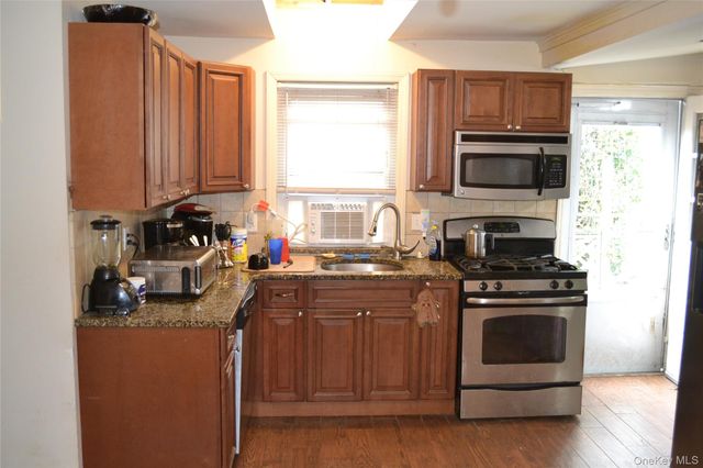 516 Long Beach Road, Island Park, NY 11558