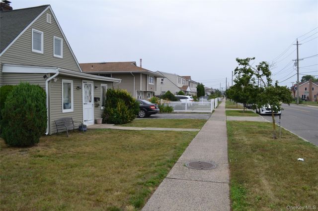516 Long Beach Road, Island Park, NY 11558
