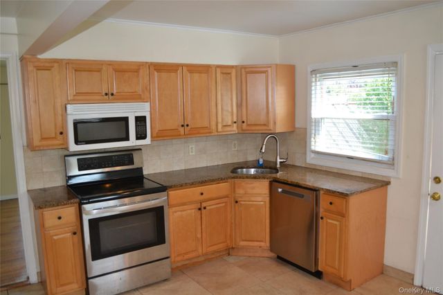 516 Long Beach Road, Island Park, NY 11558