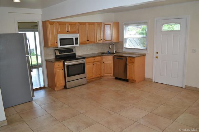 516 Long Beach Road, Island Park, NY 11558