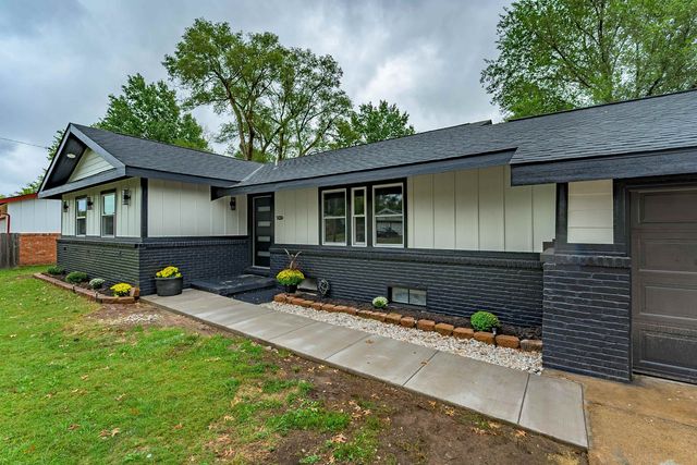 9301 W Birch Ln, Wichita, KS 67212