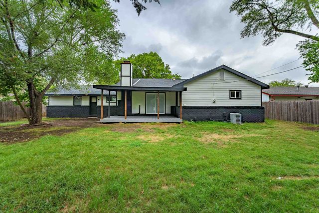 9301 W Birch Ln, Wichita, KS 67212