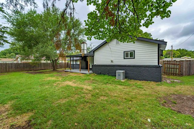 9301 W Birch Ln, Wichita, KS 67212