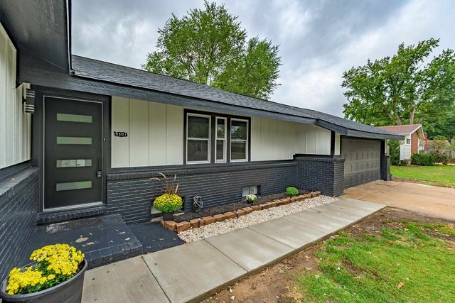 9301 W Birch Ln, Wichita, KS 67212