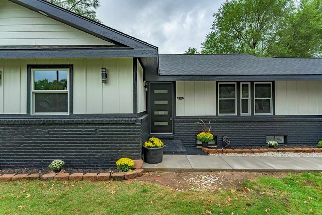 9301 W Birch Ln, Wichita, KS 67212