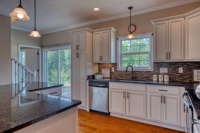 3749 Arbor Pointe Drive, Newburgh, IN 47630