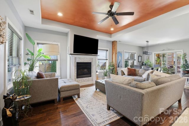 25 Linn Garden Lane, Swannanoa, NC 28778