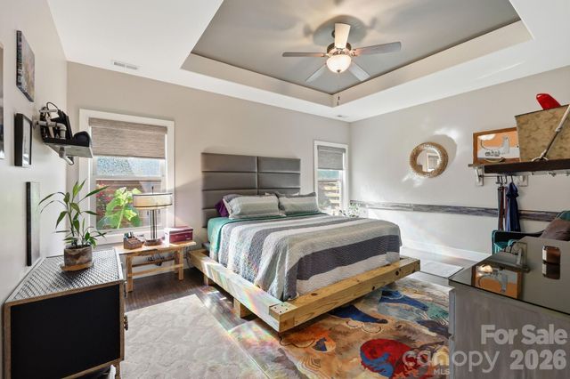 25 Linn Garden Lane, Swannanoa, NC 28778