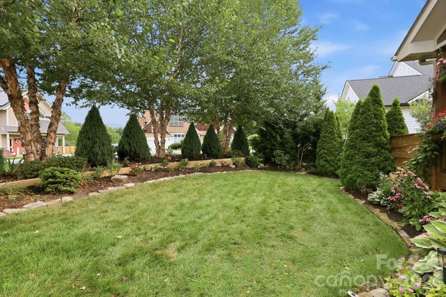 25 Linn Garden Lane, Swannanoa, NC 28778