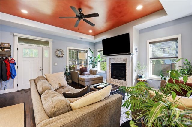 25 Linn Garden Lane, Swannanoa, NC 28778