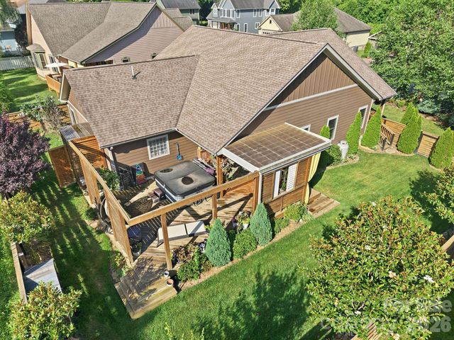 25 Linn Garden Lane, Swannanoa, NC 28778