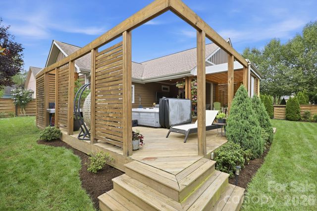25 Linn Garden Lane, Swannanoa, NC 28778