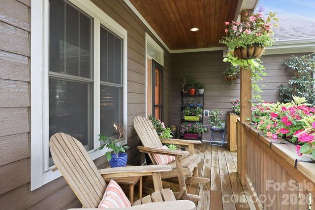 25 Linn Garden Lane, Swannanoa, NC 28778