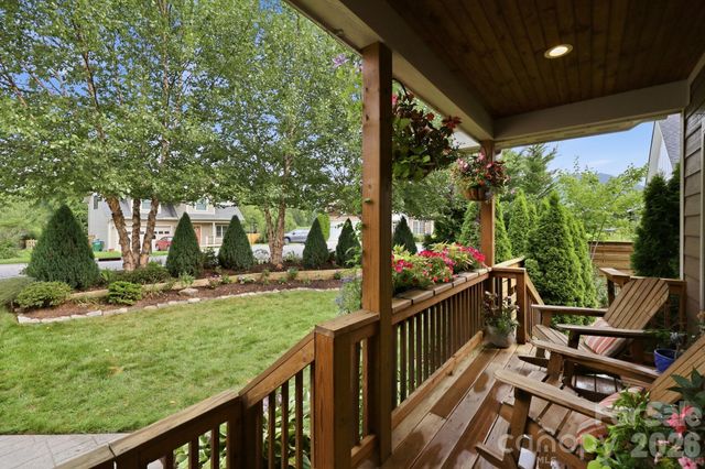 25 Linn Garden Lane, Swannanoa, NC 28778