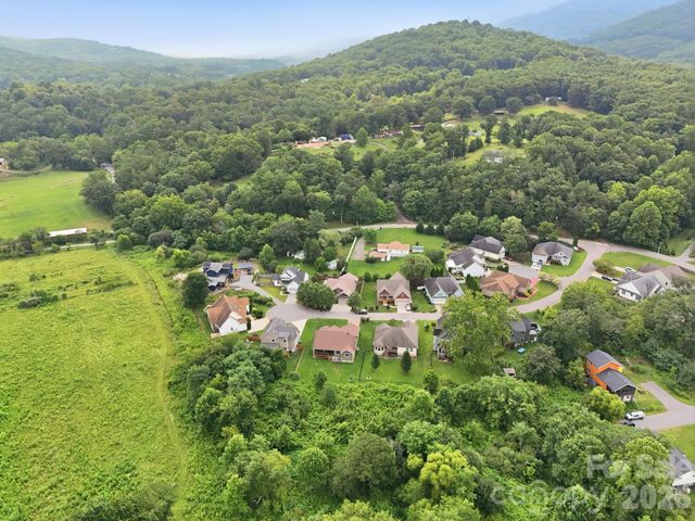 25 Linn Garden Lane, Swannanoa, NC 28778