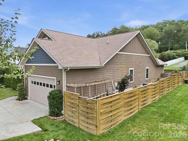 25 Linn Garden Lane, Swannanoa, NC 28778