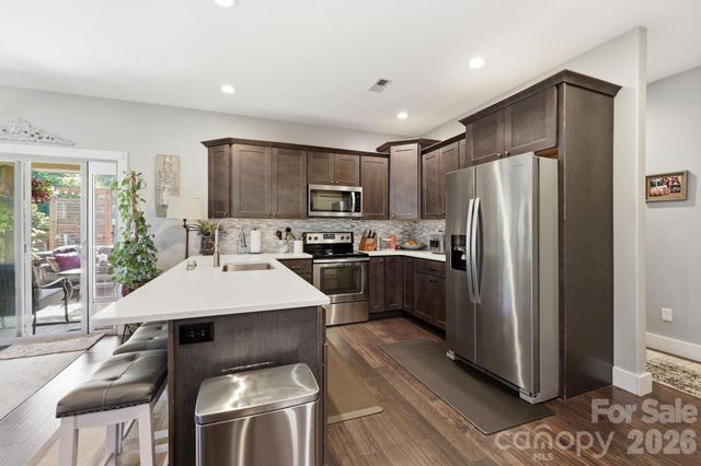 25 Linn Garden Lane, Swannanoa, NC 28778