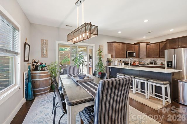 25 Linn Garden Lane, Swannanoa, NC 28778