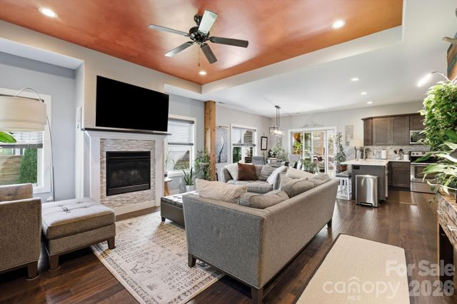 25 Linn Garden Lane, Swannanoa, NC 28778