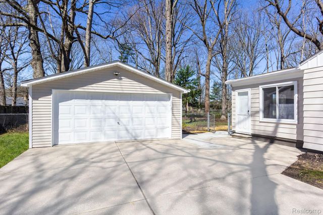 36777 Mulberry Street, Clinton Charter Township, MI 48035