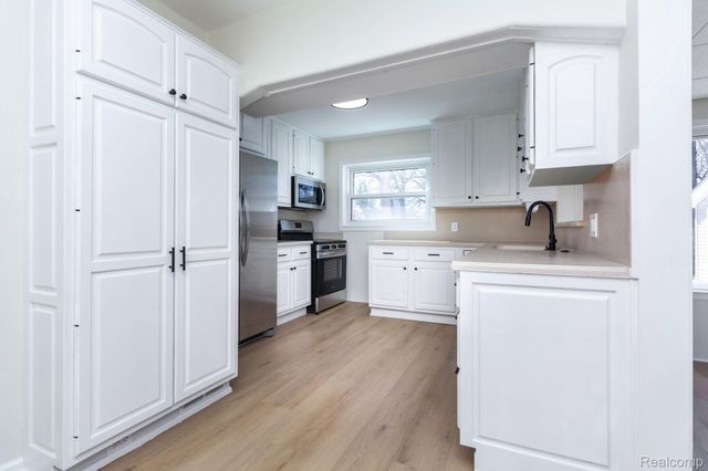 36777 Mulberry Street, Clinton Charter Township, MI 48035