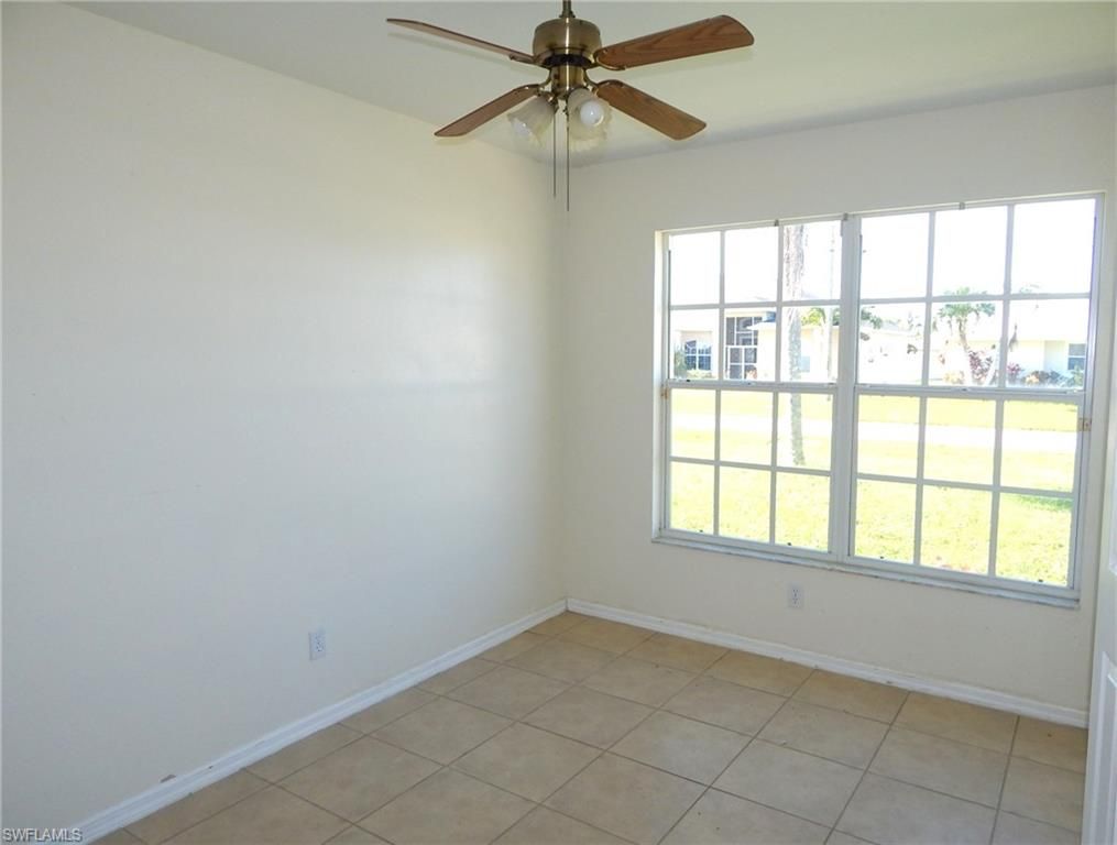 Image 10 of property listing at 135 SE 29th ST, Cape Coral, FL 33904