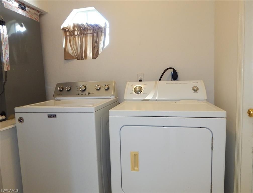 Image 13 of property listing at 135 SE 29th ST, Cape Coral, FL 33904