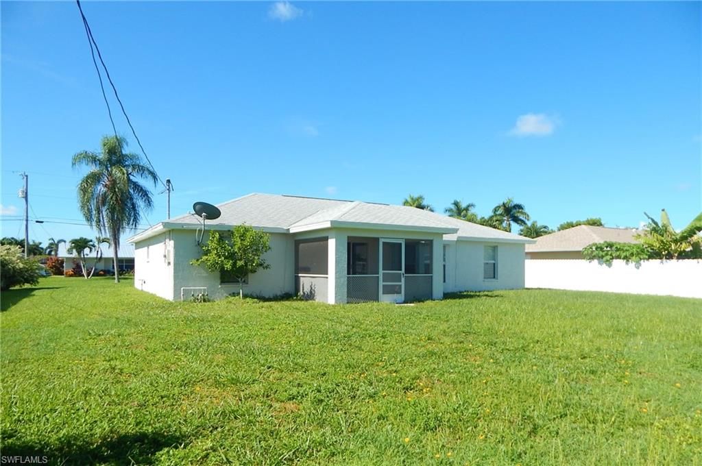 Image 16 of property listing at 135 SE 29th ST, Cape Coral, FL 33904