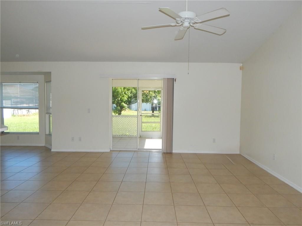 Image 3 of property listing at 135 SE 29th ST, Cape Coral, FL 33904