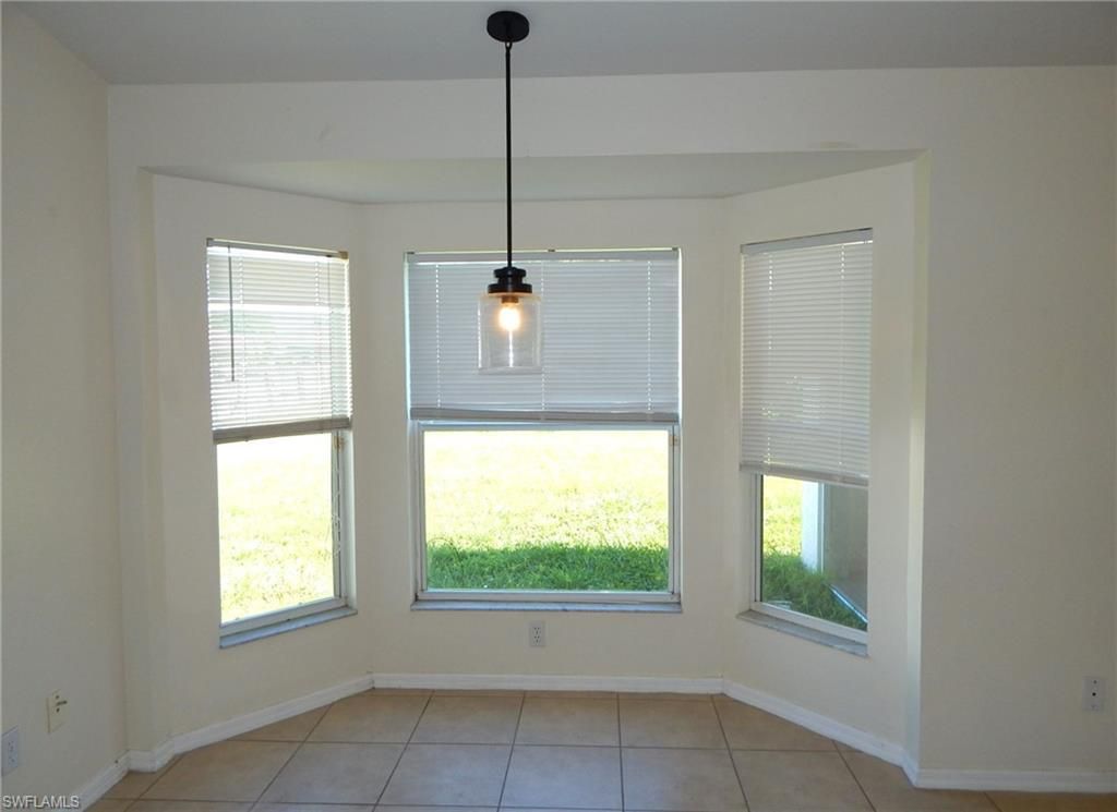 Image 4 of property listing at 135 SE 29th ST, Cape Coral, FL 33904