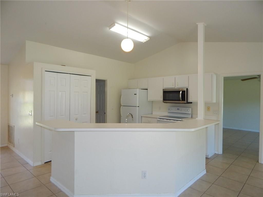 Image 5 of property listing at 135 SE 29th ST, Cape Coral, FL 33904