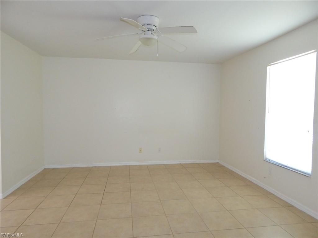 Image 7 of property listing at 135 SE 29th ST, Cape Coral, FL 33904