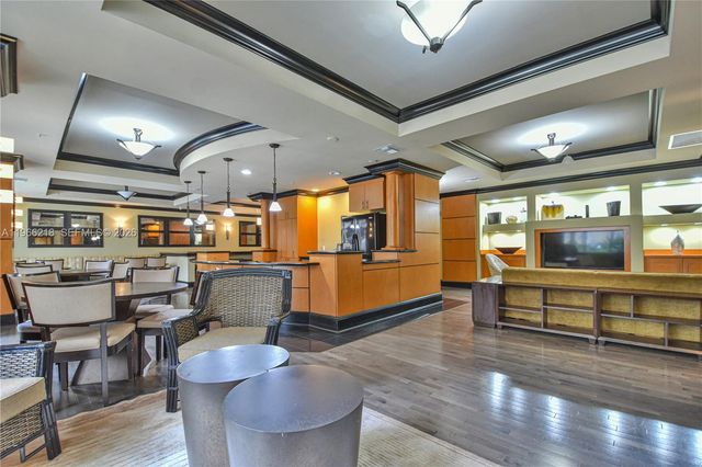 3001 NE 185th St 103, Aventura, FL 33180