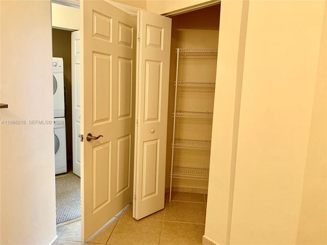 3001 NE 185th St 103, Aventura, FL 33180