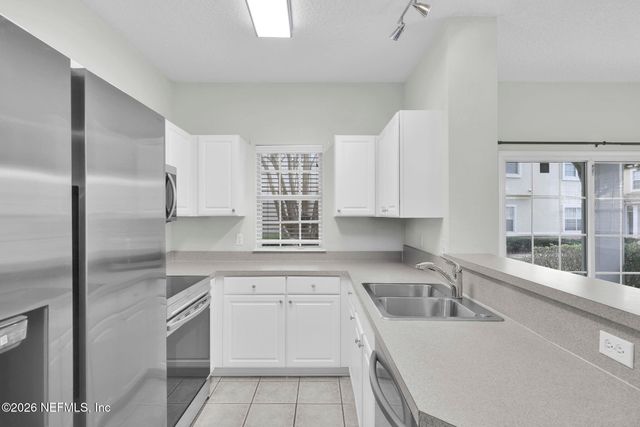 1745 FOREST LAKE Circle 2, Jacksonville, FL 32225