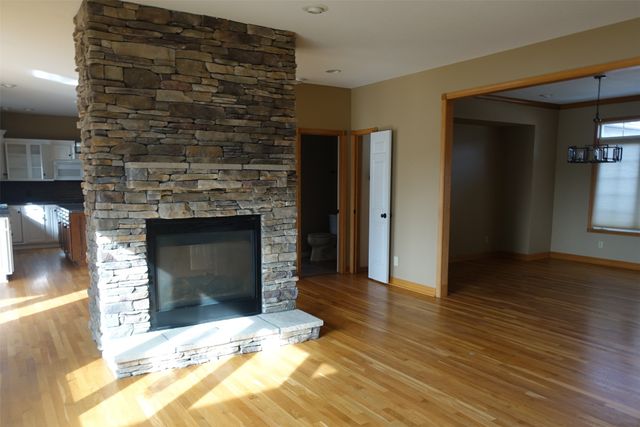 3310 NE HUNTINGTON Lane, Ankeny, IA 50021