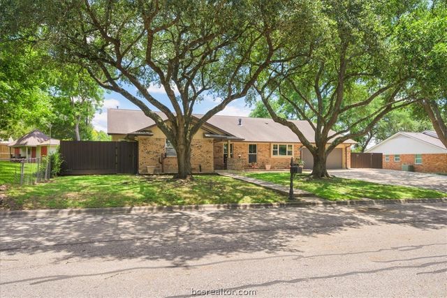 1502 Reimer, Brenham, TX 77833