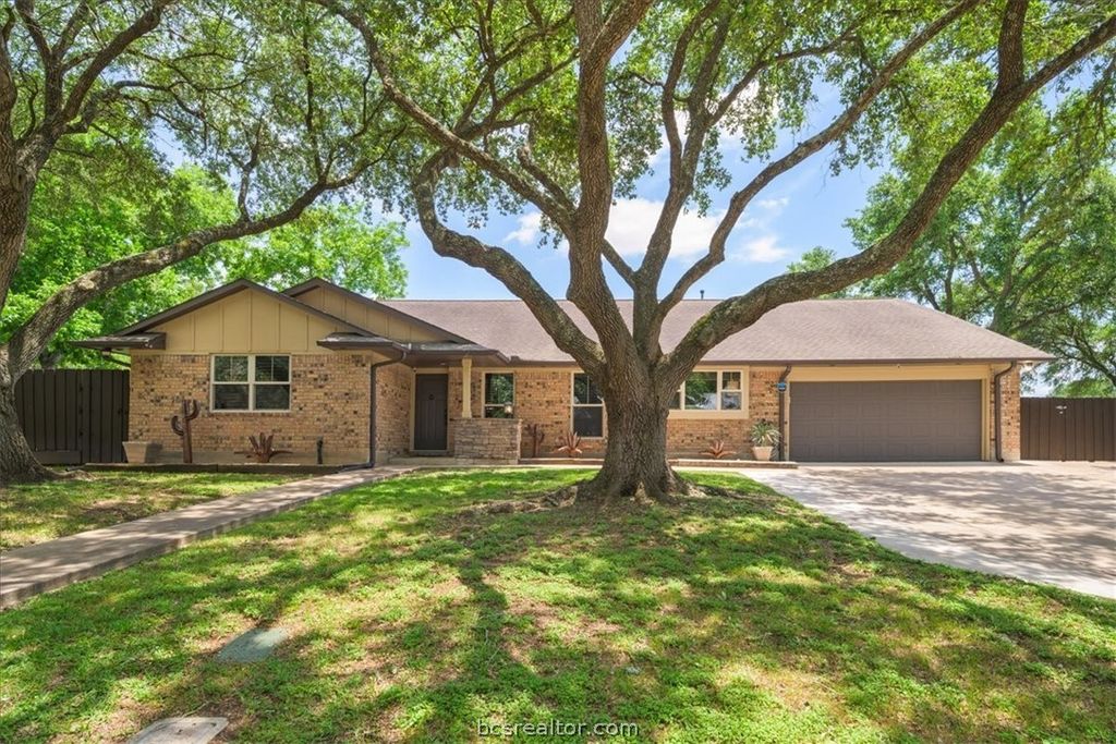 1502 Reimer, Brenham, TX 77833