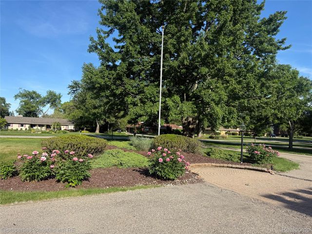 1640 Orchard Lane, Bloomfield Hills, MI 48301