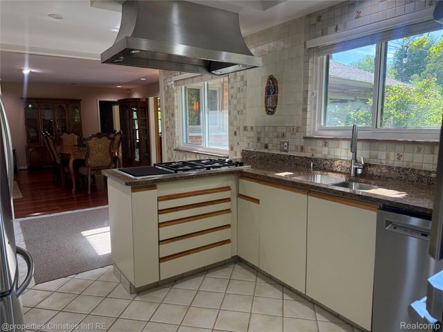 1640 Orchard Lane, Bloomfield Hills, MI 48301
