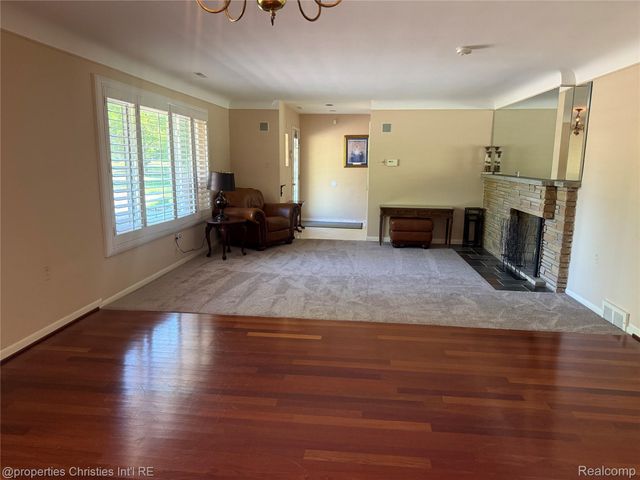 1640 Orchard Lane, Bloomfield Hills, MI 48301