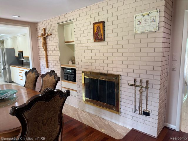 1640 Orchard Lane, Bloomfield Hills, MI 48301