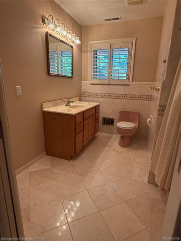 1640 Orchard Lane, Bloomfield Hills, MI 48301