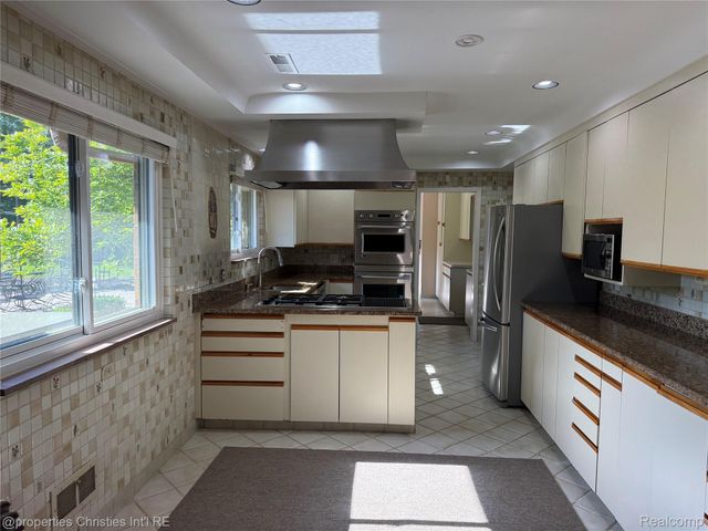 1640 Orchard Lane, Bloomfield Hills, MI 48301