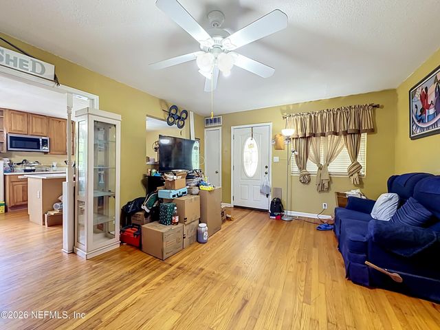 7410 PINEVILLE Drive, Jacksonville, FL 32244