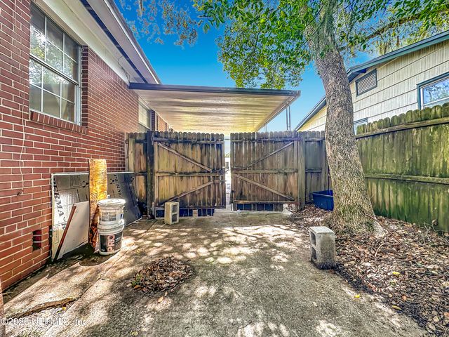 7410 PINEVILLE Drive, Jacksonville, FL 32244