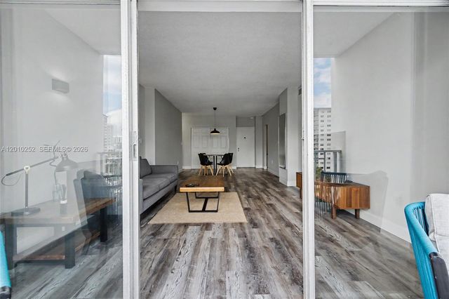 500 Bayview Dr 727, Sunny Isles Beach, FL 33160